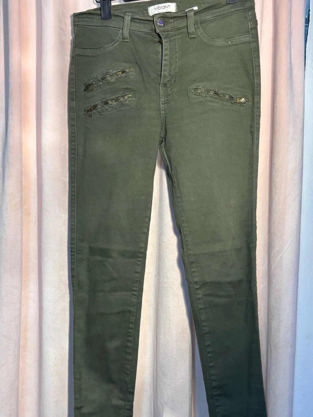 Vibrant Olive Skinny Jeans with Subtle Distressed Detail